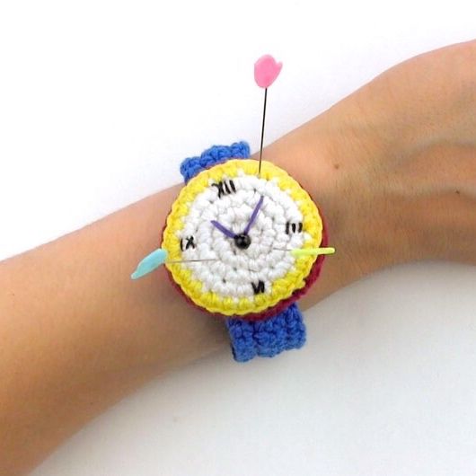 patrón-gratis-amigurumi-reloj-alfiletero-crochet-amigurumis-fáciles
