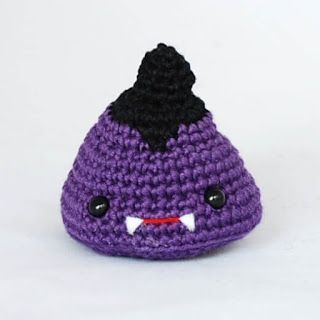 amigurumi-caca-vampiro-patrón
