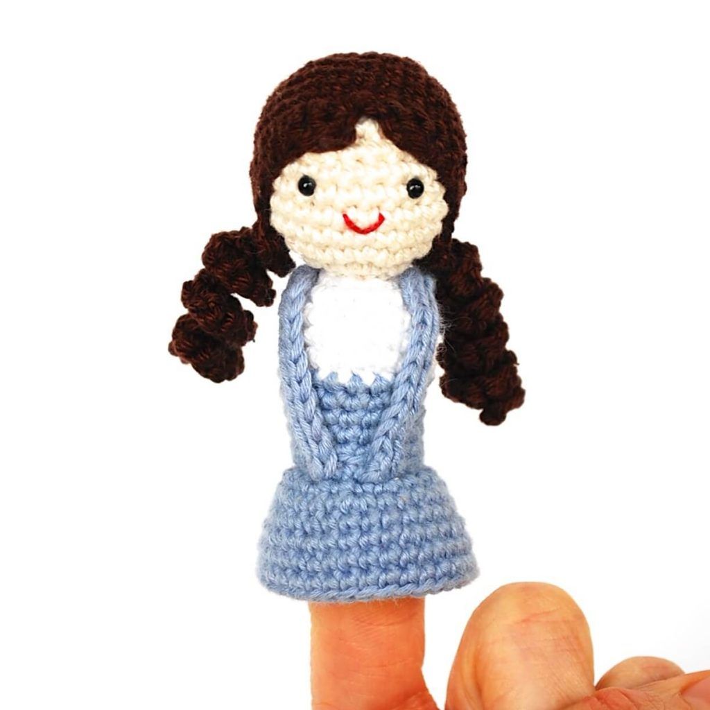 Dorothy-amigurumi-pattern-crochet-finger-puppet
