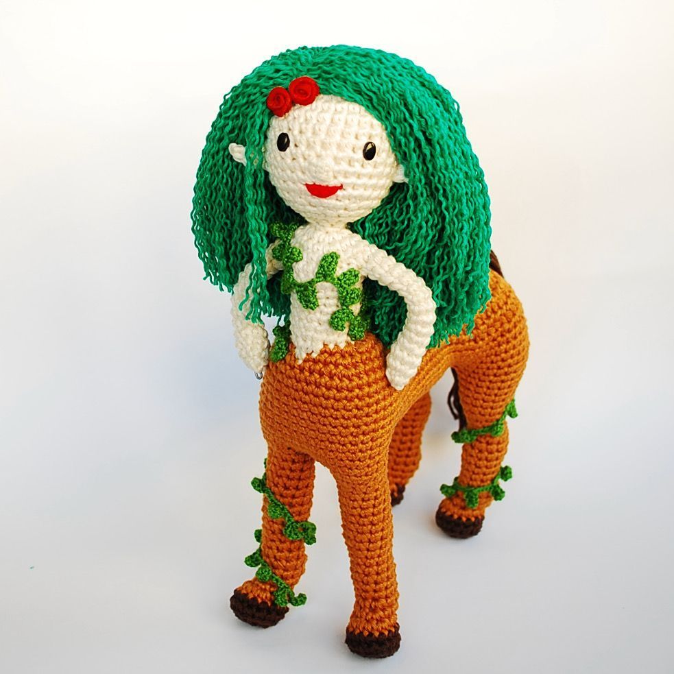 poner-pelo-a-muñecas-amigurumi-centaura-crochet