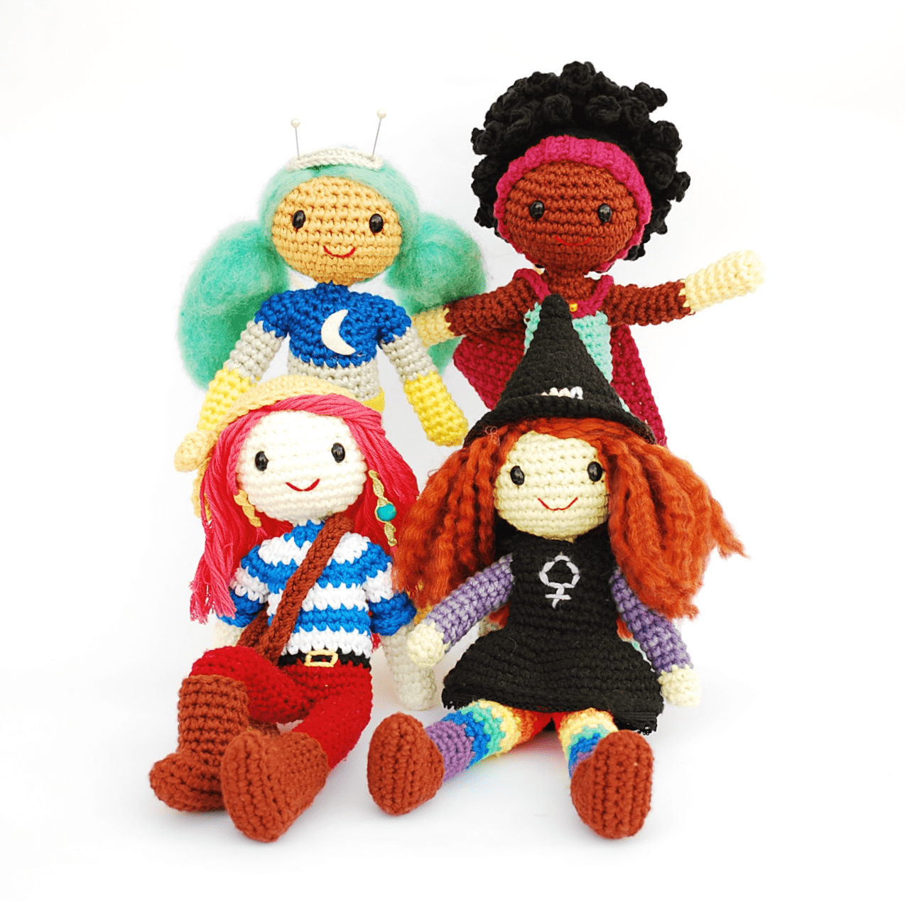 ebook de 4 muñecas de amigurumi aventureras y sus accesorios